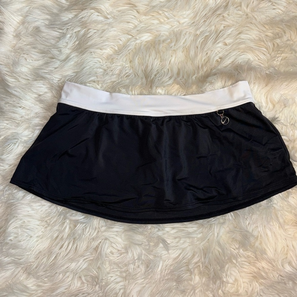 5 for $25🎈 Nike swim skirt